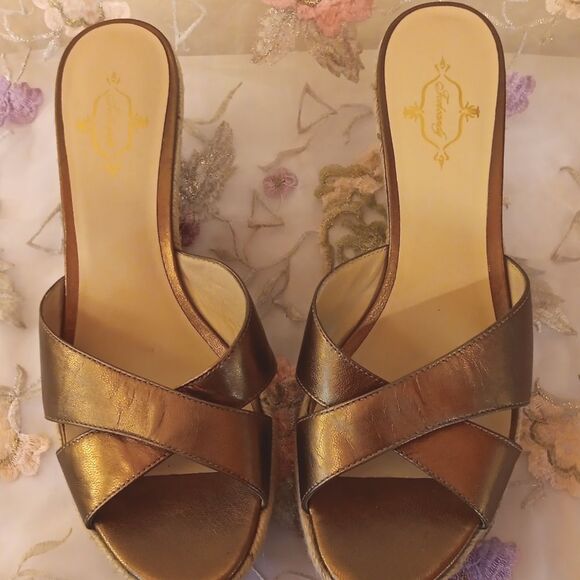 Footcandy Gold Wedge Sandals with Cross-Strap Design And Rope Sole.Beachy. - Picture 10 of 10